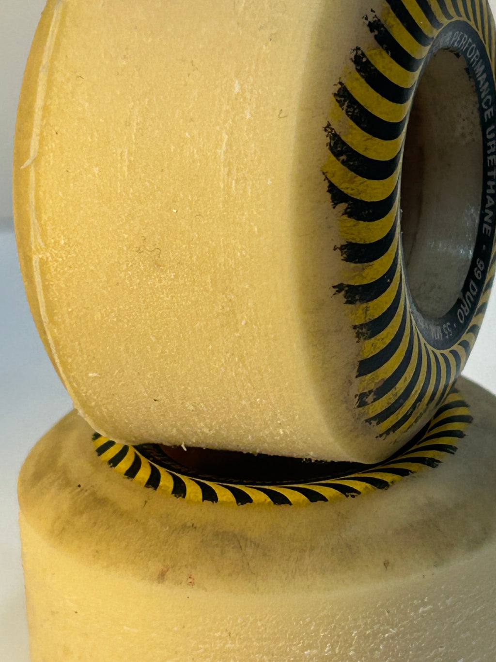 Refurbees Spits 50mm 99A Yellow Spiral